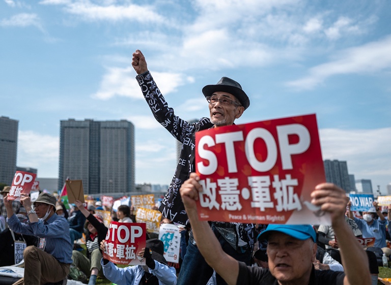日本修宪支持率首次反超