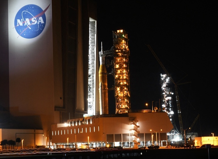 美国登月计划战略调整