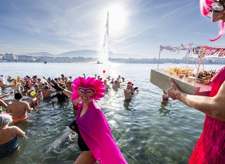 瑞士日内瓦湖新年冬泳