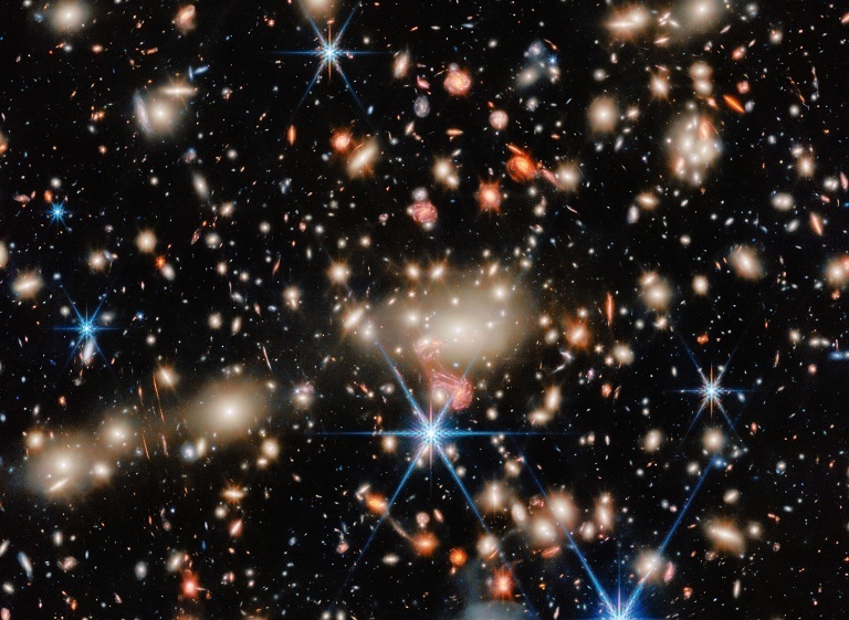 狮子座引力透镜星系团