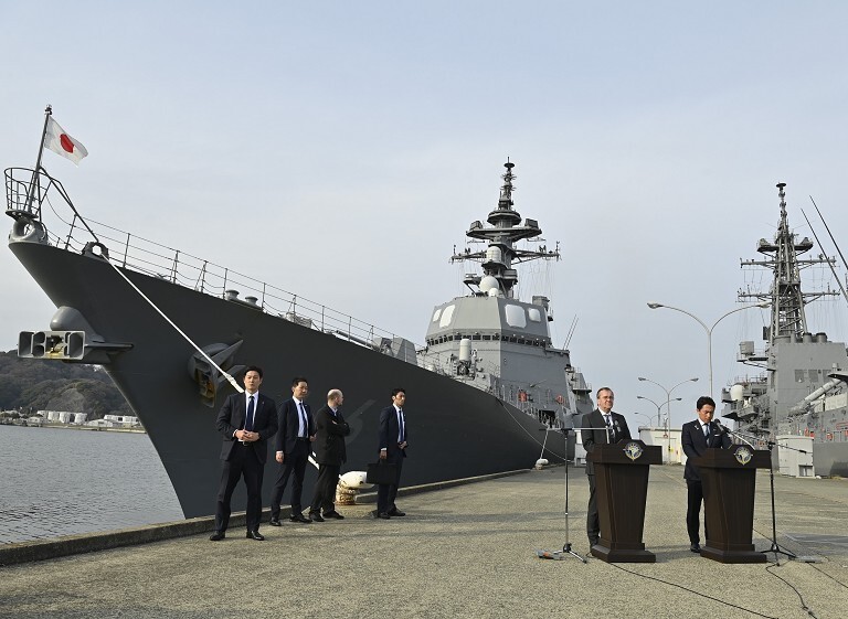 德国防长访问日本