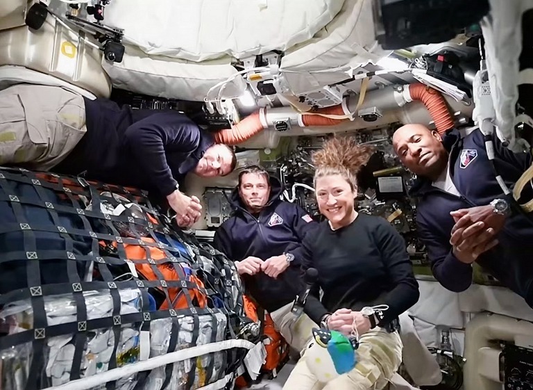 阿尔忒弥斯2号宇航员视频连线