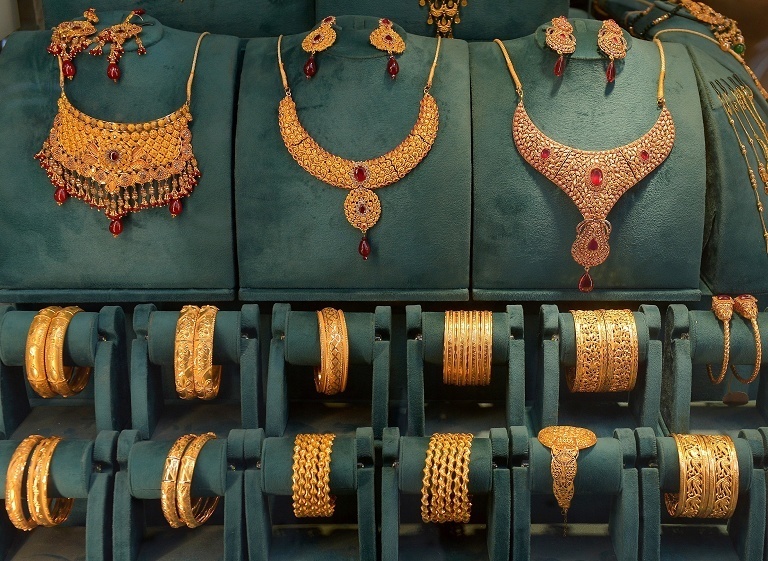 国际金价突破5500美元