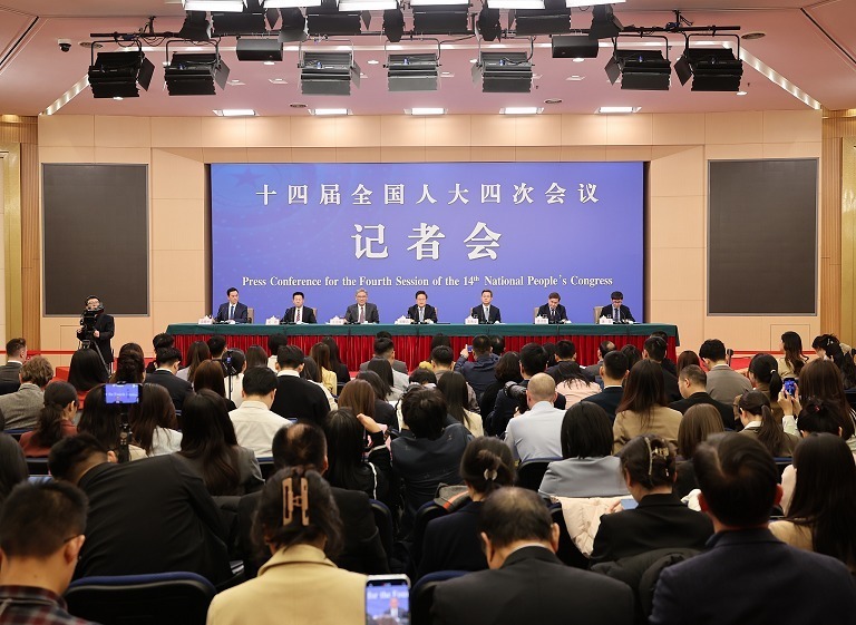 中国两会经济主题记者会