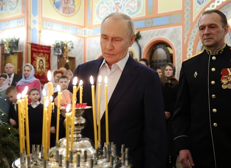 普京参加东正教圣诞弥撒