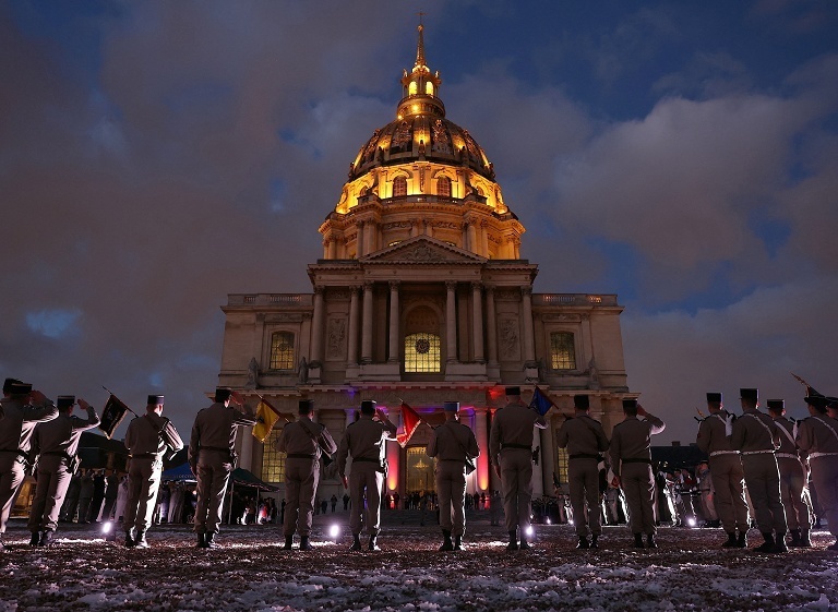 法国网络防御部队授旗