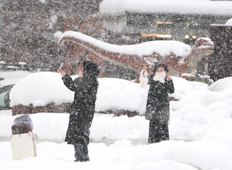 日本遭遇入冬最强寒潮