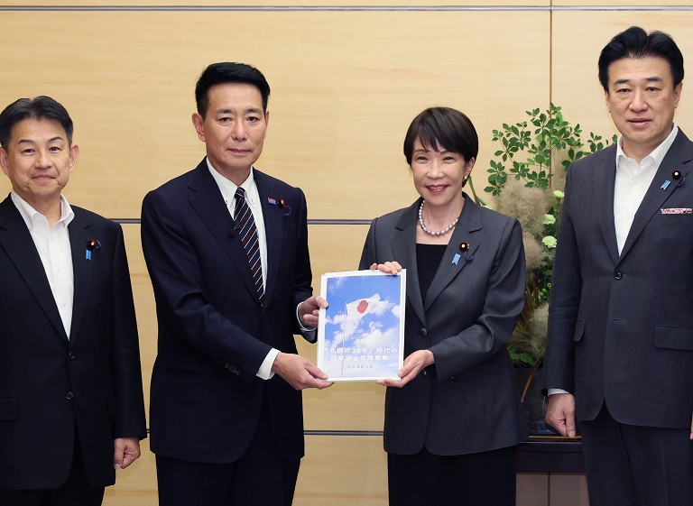 日本推进安保三文件修订
