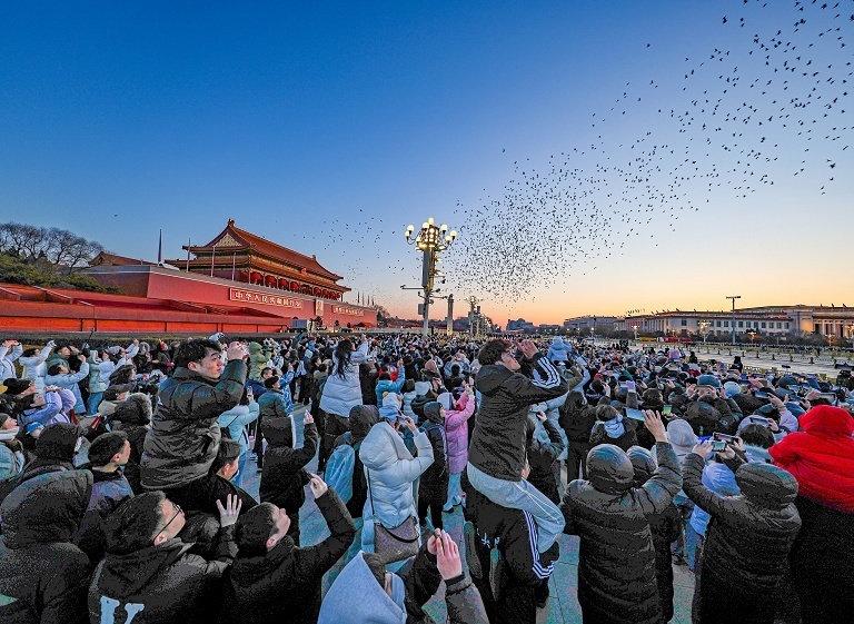 天安门广场新年首次升旗
