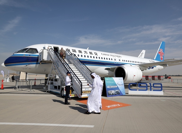 中国C919客机亮相迪拜航展