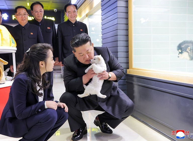 金正恩视察宠物商店