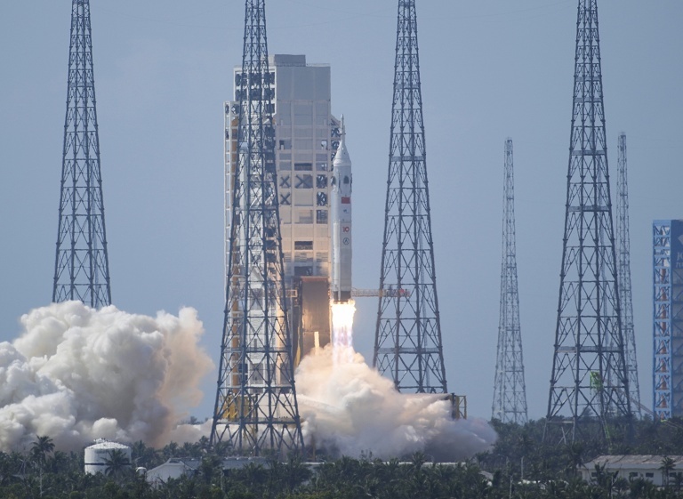 中国载人登月飞船逃逸试飞成功
