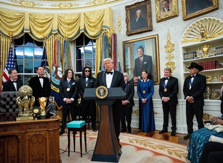 特朗普颁发肯尼迪中心荣誉奖