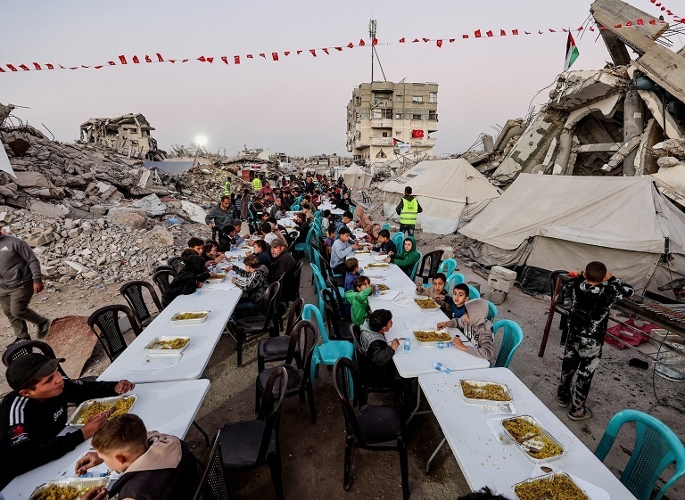 加沙穆斯林庆祝斋月