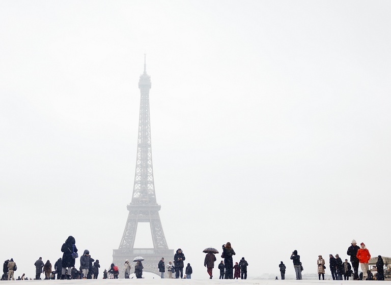 巴黎2026年首场降雪