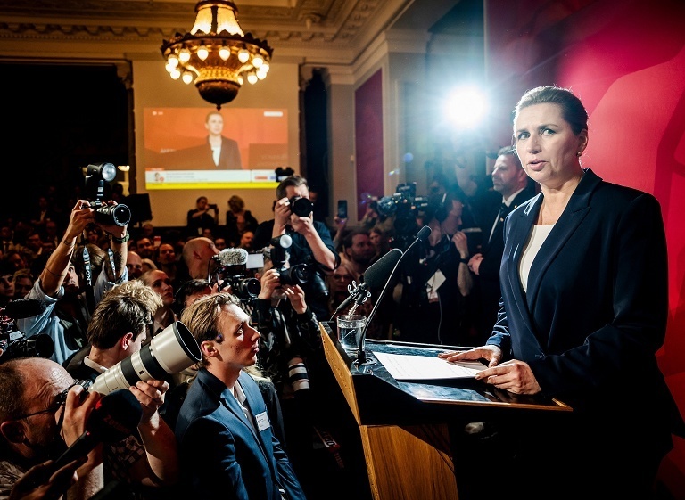 丹麦执政党失去半数席位