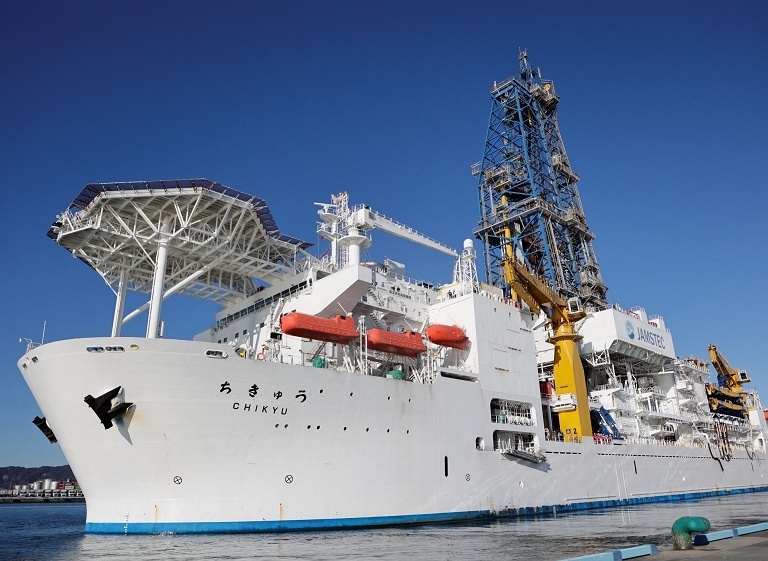 日本启动深海稀土开采