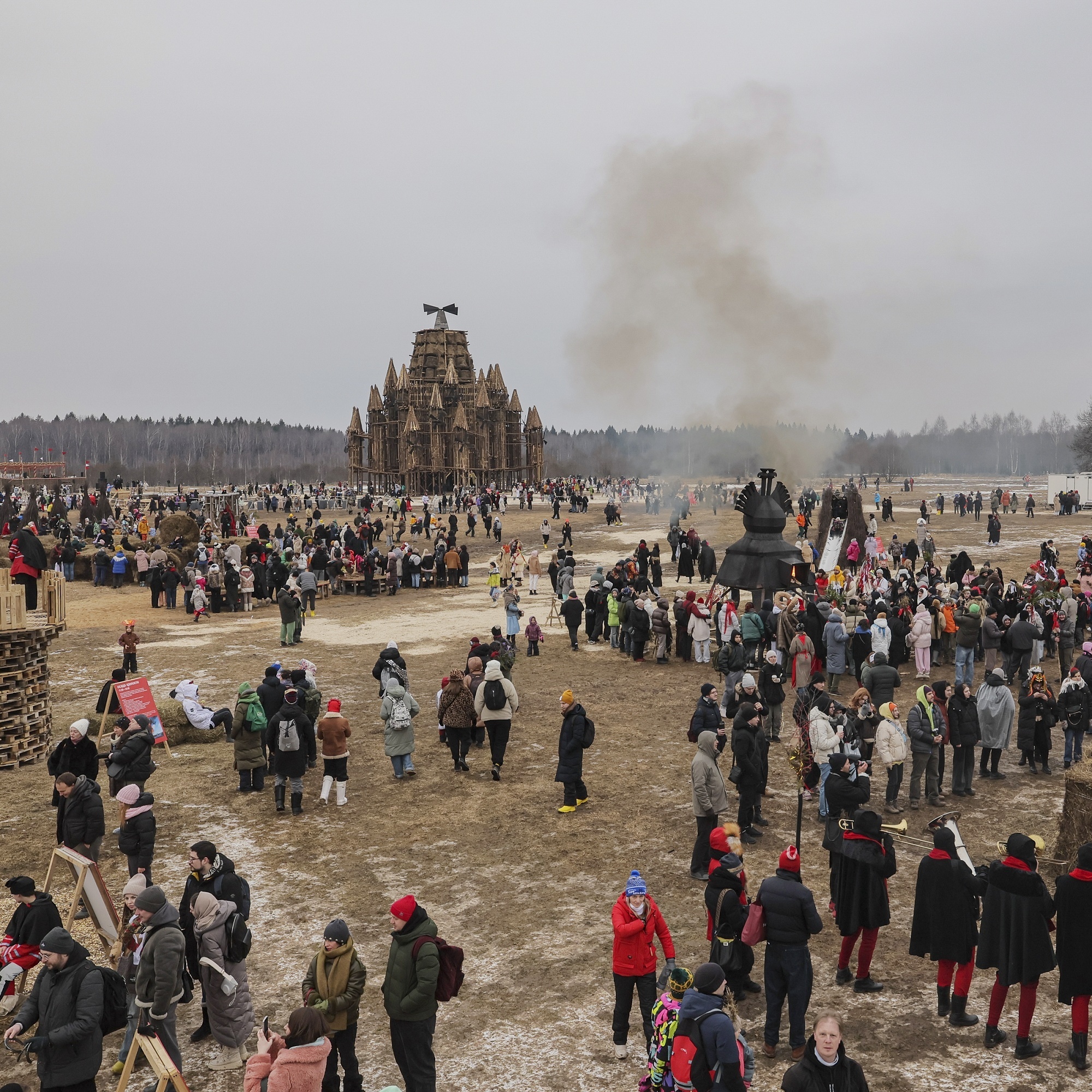 俄罗斯谢肉节篝火仪式- March 2, 2025 | iDaily 每日环球视野