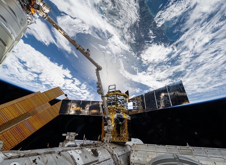 日本货运飞船停靠空间站