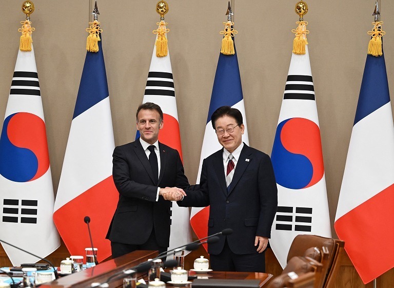 法国总统访问韩国