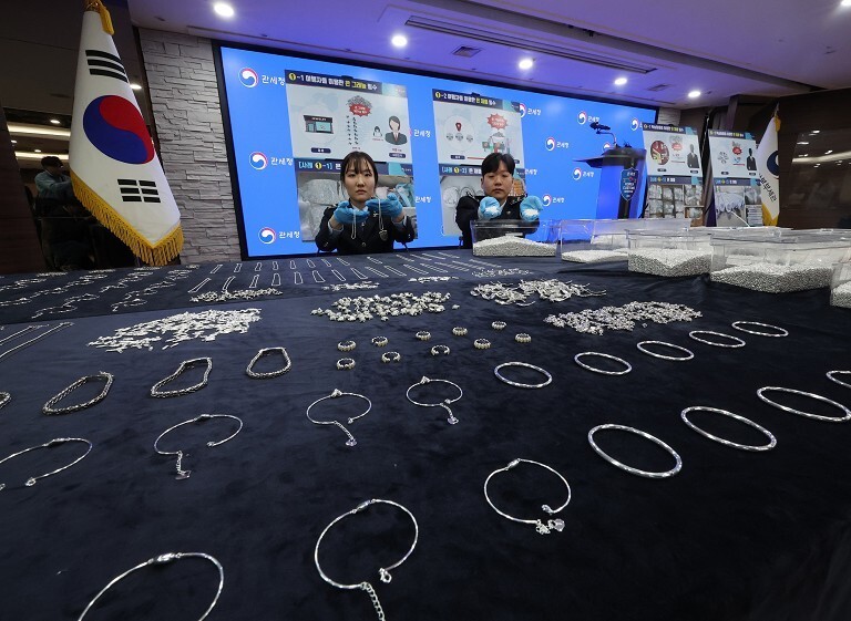 韩国查获走私白银制品