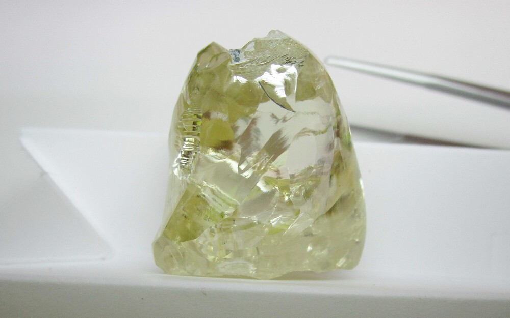 珠宝全球一周非洲莱索托发现迄今该国最大黄钻原石110ct黄钻