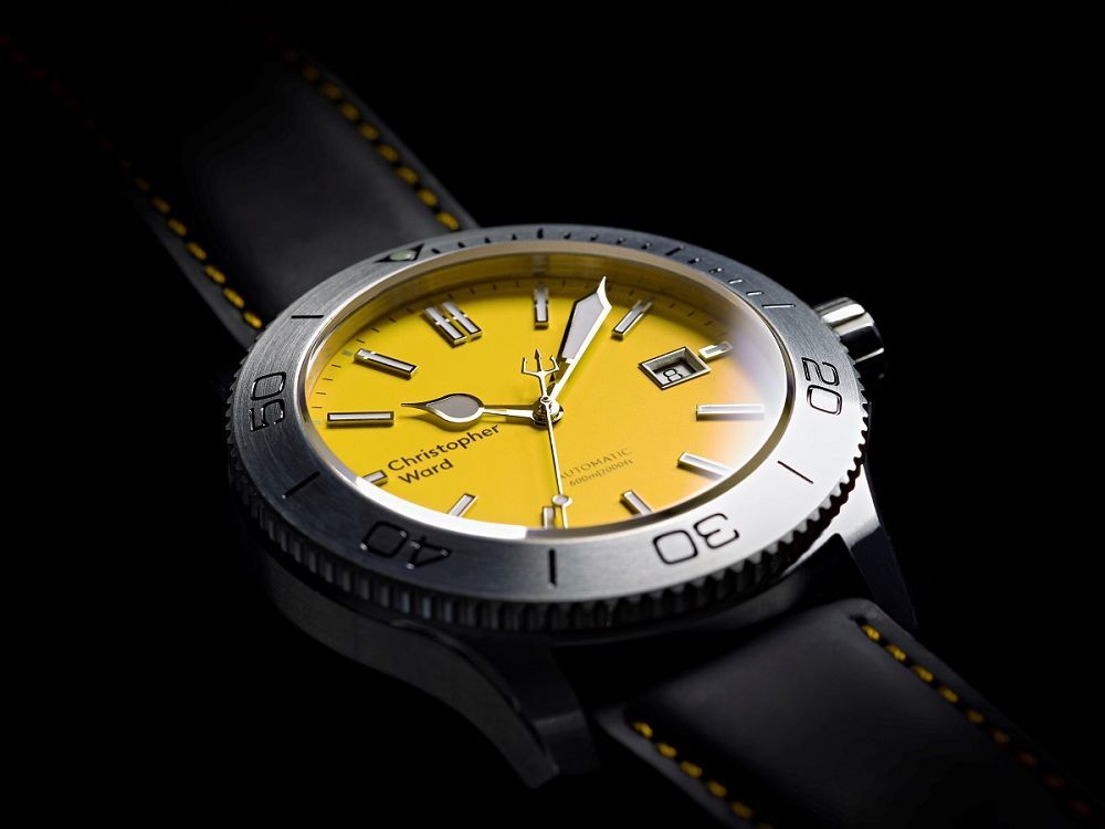 新表christopherward推出c60trident316l潜水腕表黄色表盘版