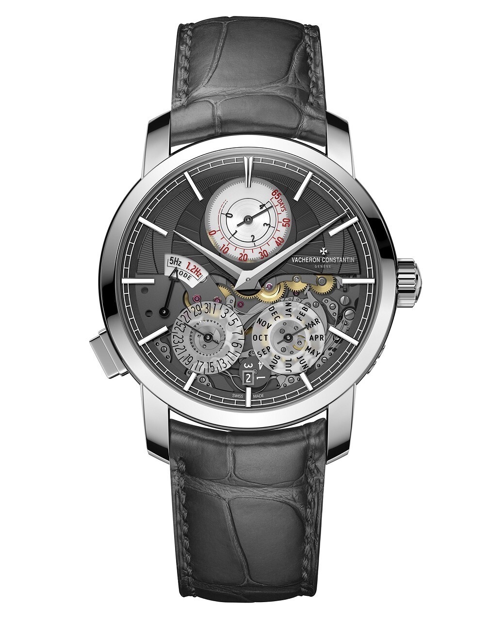 这枚腕表拥有42mm 铂金表壳,喷砂灰色表盘上半部分雕刻辐射玑镂图案