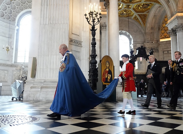 英国国王出席授勋仪式