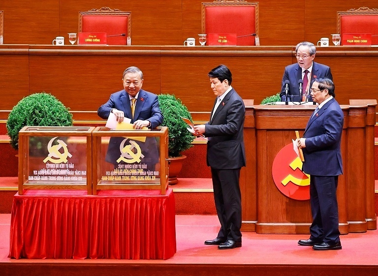 越共总书记苏林成功连任