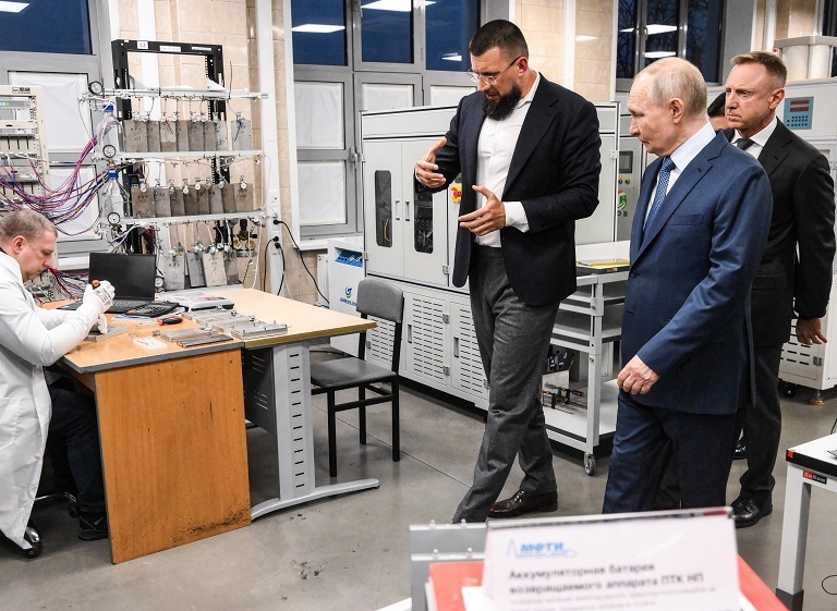 普京视察物理技术学院