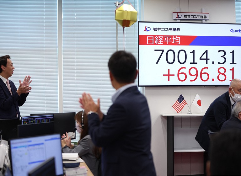 日经指数突破70000点