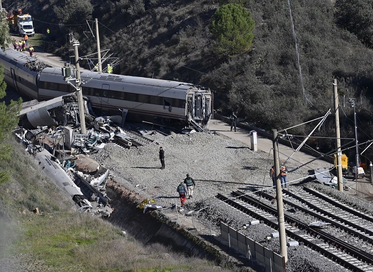 西班牙高铁脱轨相撞事故