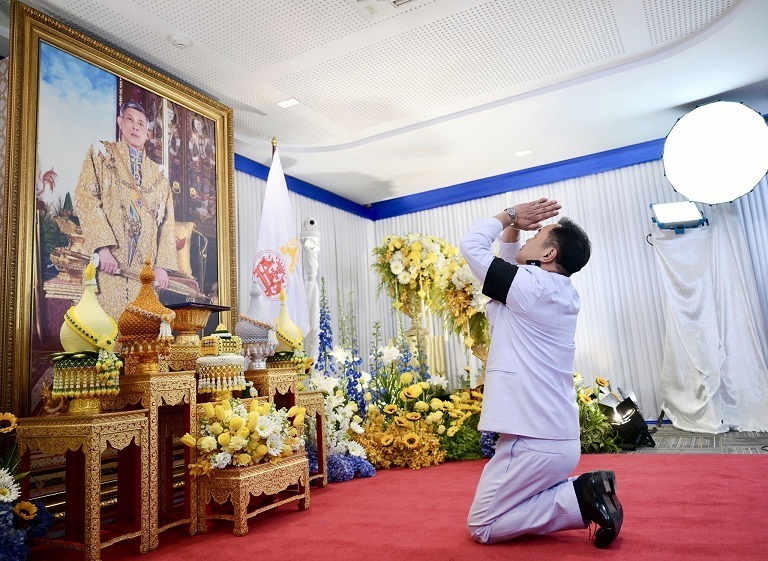 泰国新任总理正式就职