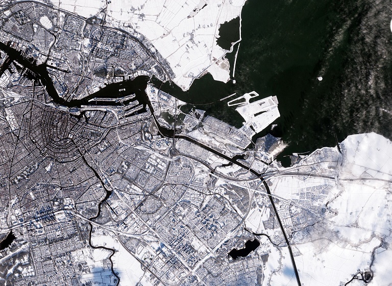 冬季风暴侵袭欧洲北部