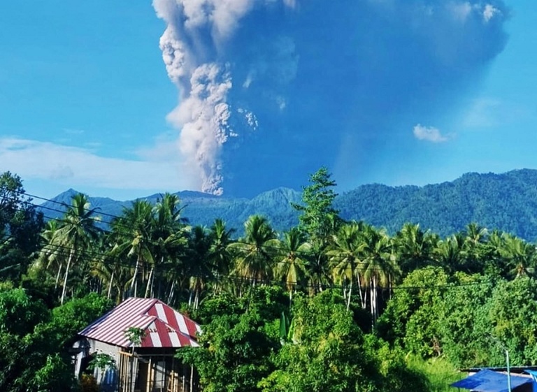 印尼火山喷发致3死