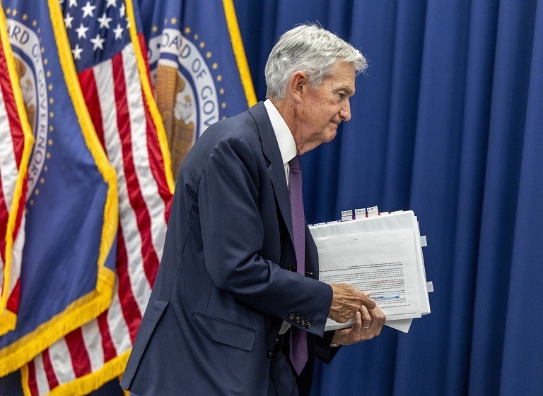 美联储维持利率不变