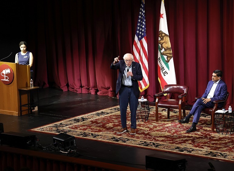 桑德斯警告 AI 技术危机