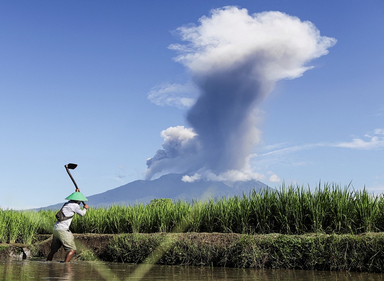 印尼马拉皮火山喷发