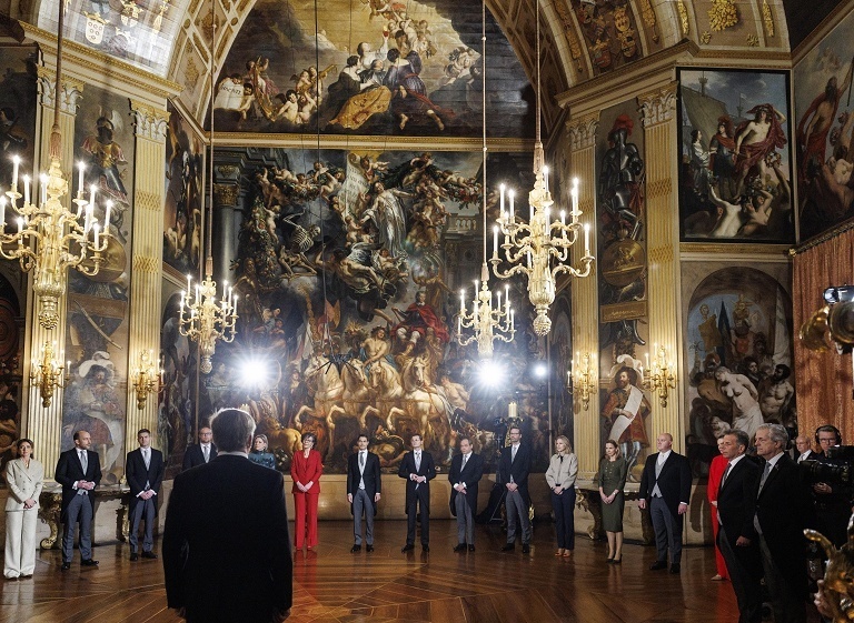 荷兰新政府宣誓就职