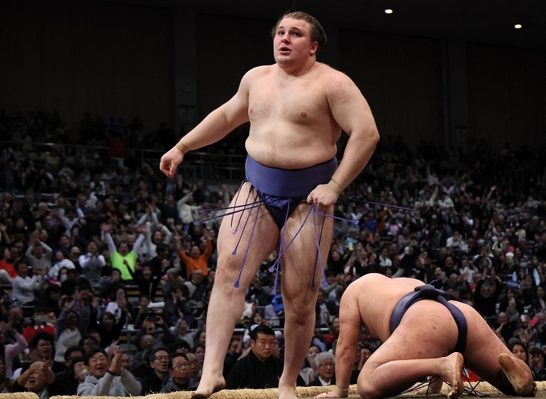 乌克兰相扑手首次日本获冠