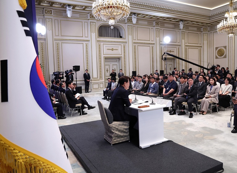 李在明执政1周年记者会