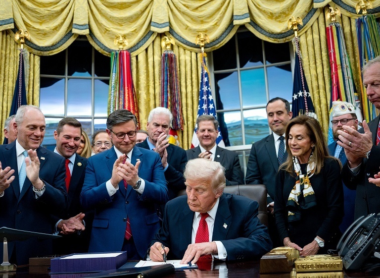 美国政府结束停摆