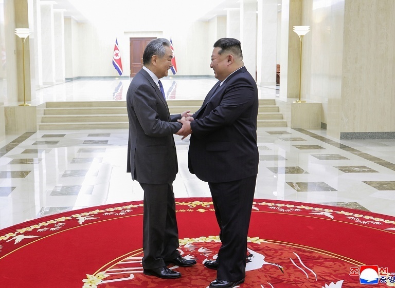 金正恩会见中国外长王毅