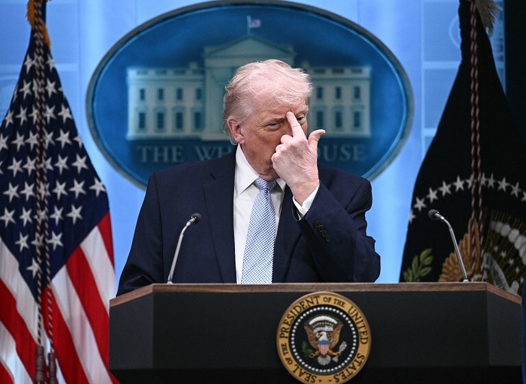 特朗普威胁炸毁伊朗电厂