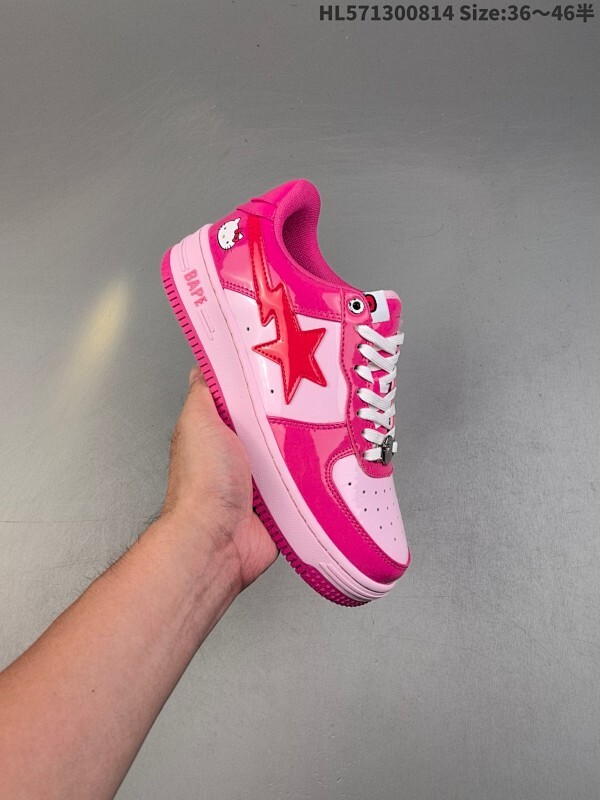 A Bathing Ape/安逸猿 原楦原纸版开发版型，采用硬质磨砂牛巴革组合牛剖革鞋面材质