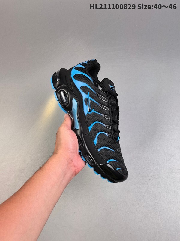 真标✅耐克 Nike Air Max Plus是Nike旗下另类鞋款的代表，TN 它诞生于1996年，是第一款使用TunedAir气垫的跑鞋，