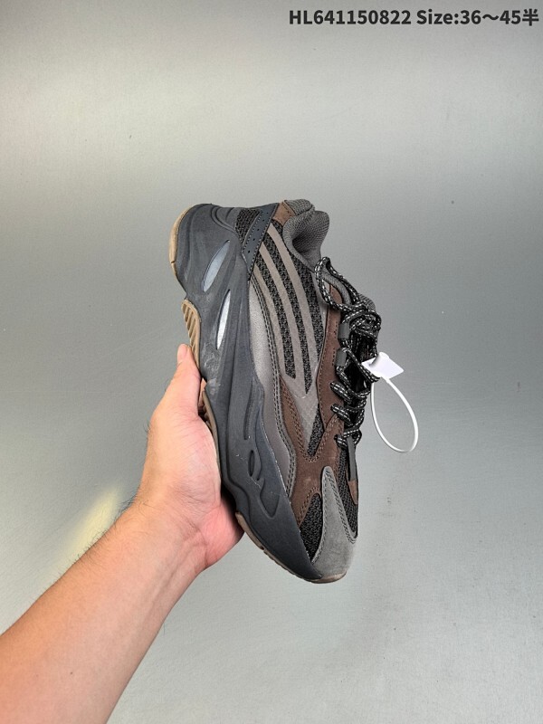 集合一  Adidas YEEZY 700 原厂3M反光条 原厂同频针织提花鞋面 花型纹路繁杂有序，后跟V形结合人体工程学保证双脚舒适性