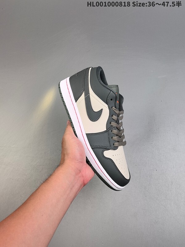 真标带半码 Air Jordan 1 Low 低帮 豆沙绿 AJ1 乔丹1代 aj1 乔1 低邦 豆沙绿 乔丹篮球鞋系列 鞋身整体以优质米白色皮革面料打造