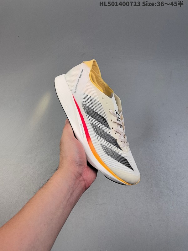 集合  Adidas Adizero Takumi Sen 10 M耐磨减震专业跑步鞋 男款 北京马拉松40周年限定。冲向目标，一路向前